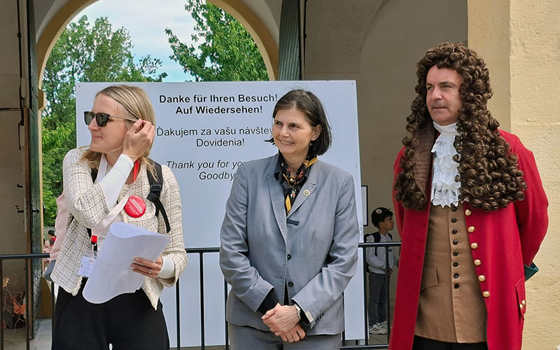 Ein mehrsprachiger Prinz Eugen (?) begrüßt uns