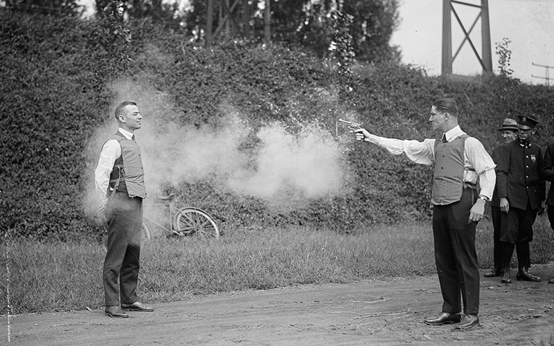 Marketing für die Schutzwesten? (Foto © Library of Congress, Prints & Photographs Division, LC-DIG-npcc-09503)