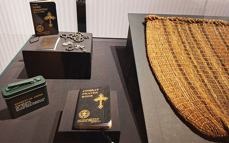 Bibel und Rosenkranz für amerikanische Soldat*innen
