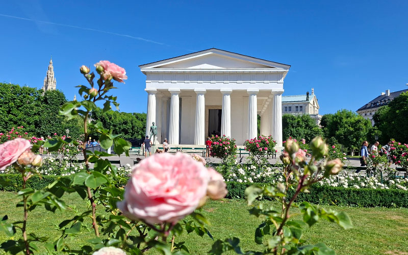 Der Theseustempel im Volksgarten