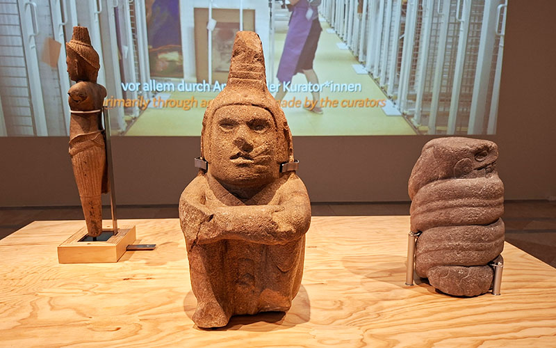 Verborgene Geschichten. Schätze aus den Sammlungen des Weltmuseums Wien