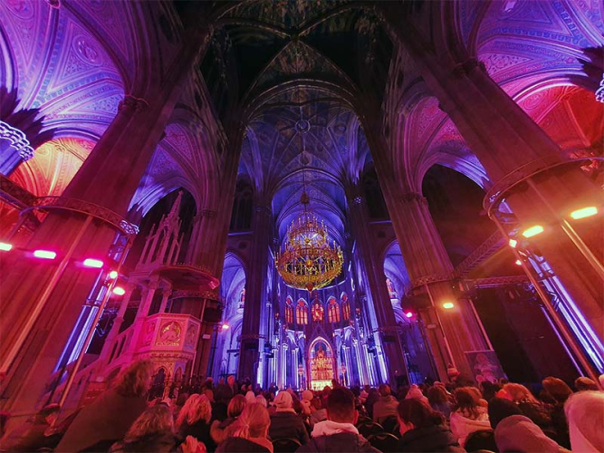 Light of Creation in der Votivkirche in Wien