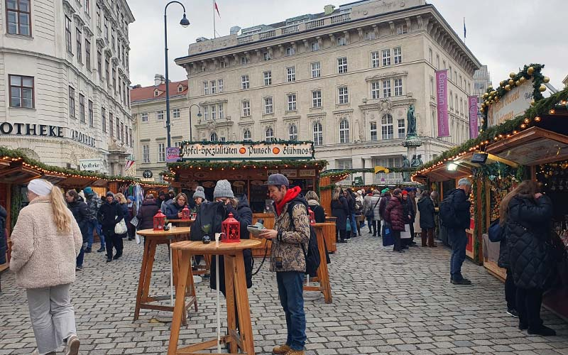 Altwiener Christkindlmarkt auf der Freyung in Wien