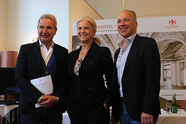 Eigentümer Südbahnhotel Christian Zeller mit Ingrid Skovhus und Stefan Wollmann bei der Programmpräsentation
