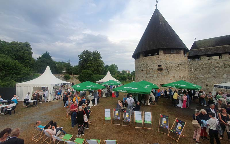 Vorher noch auf burgenländische Spezialitäten und auf ein Achterl Schlossspiel-Wein in den Schlossgraben