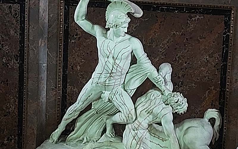 Mit dem Spiel "verändert" sich auch die Skulptur