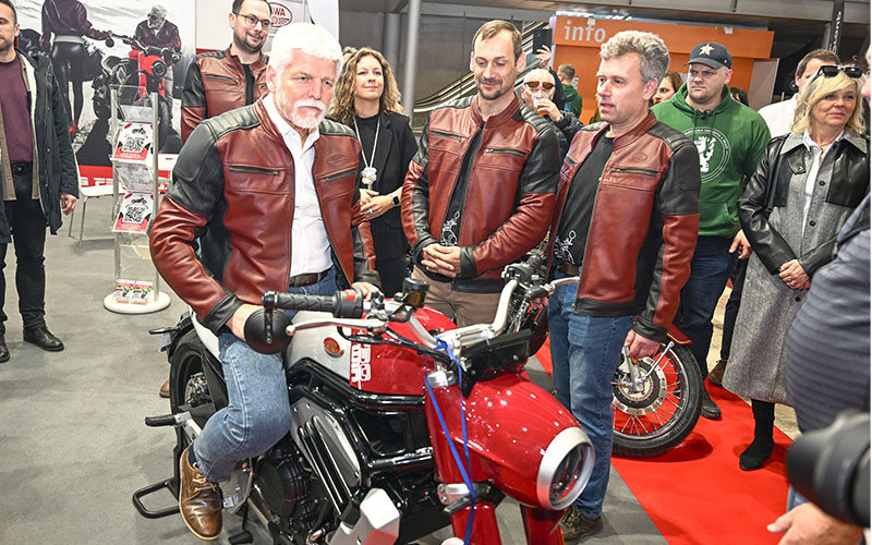 Präsident Pavel am Motosalon