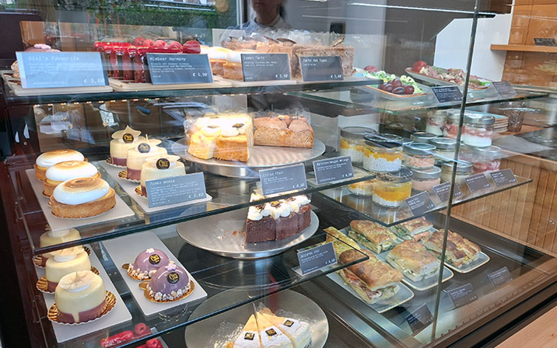 und ausgezeichneten Mehlspeisen