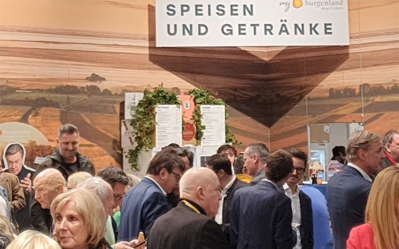 Wein und Schmankerl am Burgenland Stand