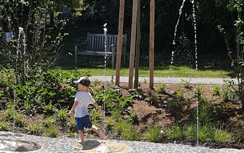 Am Wasserspielplatz