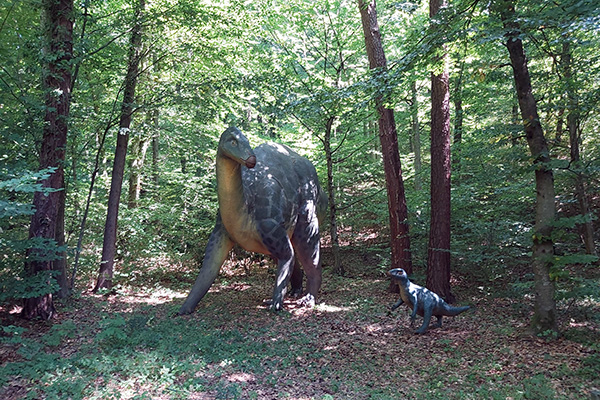 Mama Dino und Kind