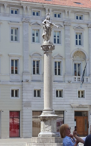 Triest Saeule Piazza Unita