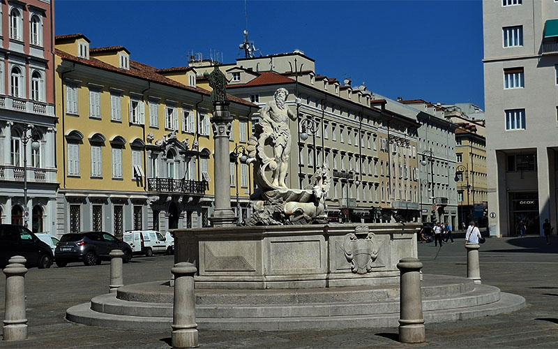 Neptunbrunnen an der Piazza della Borsa
