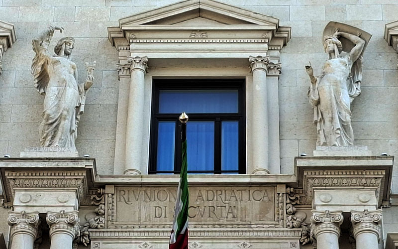 Detail des Palazzos des Hotels Double Tree in Triest
