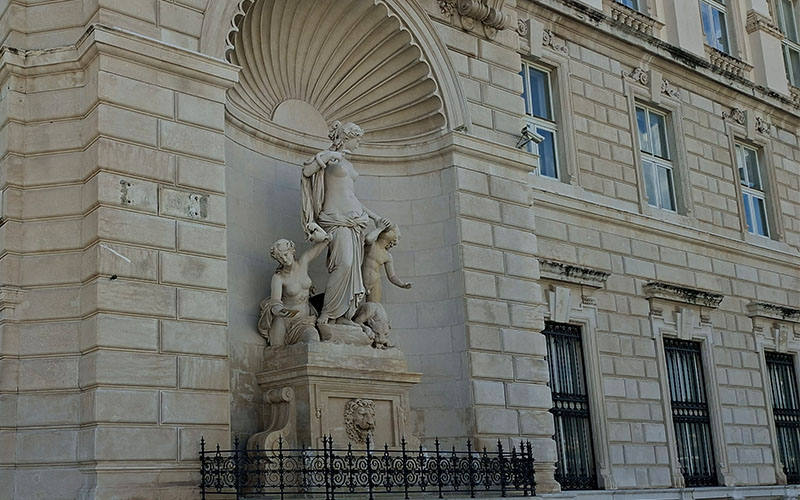 Palazzo Lloyd Trestino auf der Piazza l'Unita d'Italia