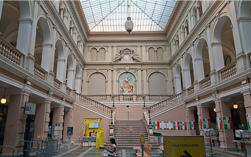 Die Haupthalle des Postgebäudes