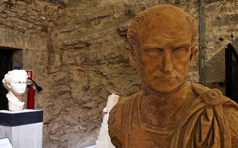 Im Lapidarium von San Giusto