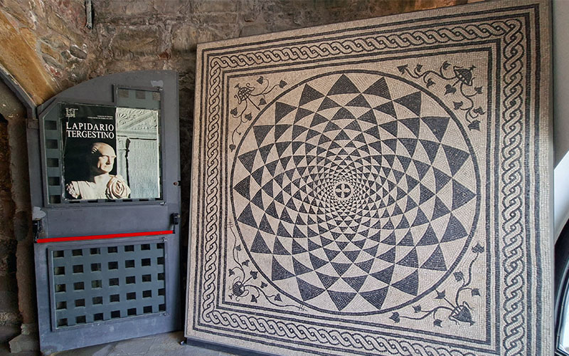 Wunderschöne Mosaike sind ebenfalls zu sehen