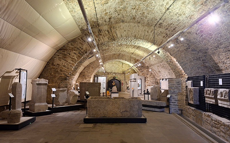 Blick ins Lapidarium von San Giusto