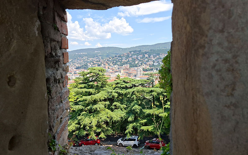 Blick vom Wehrgang vom Castello San Giusto