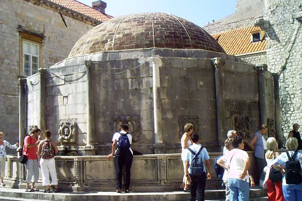 Der große Onofriobrunnen in Dubrovnik