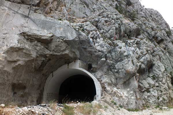 Tunnel an der Cetina bei Omiš 