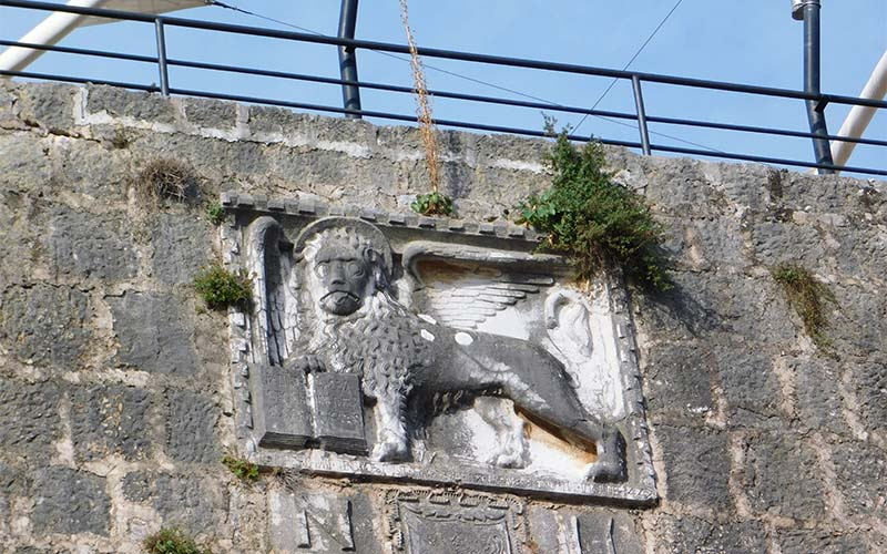 Auch in Poreč ist der venezianische Löwe zu finden