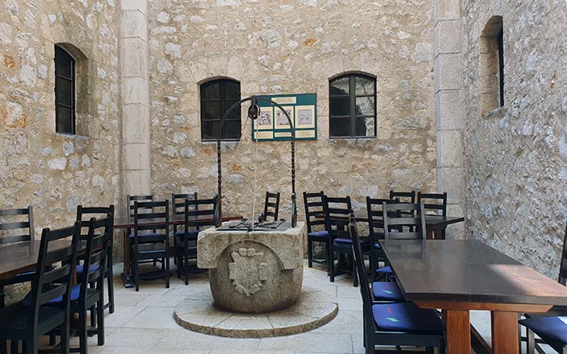 Die Zisterne im Inneren der Festung Nejah in Senj