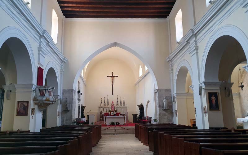 Im Inneren der Kathedrale Mariä Himmelfahrt in Senj