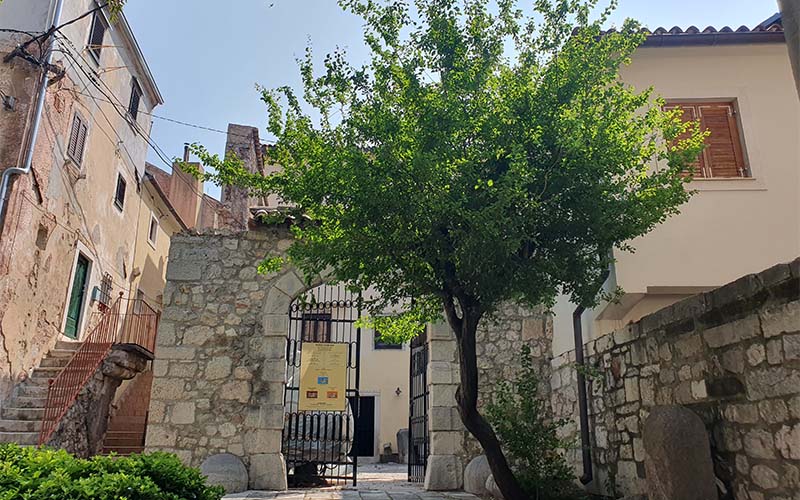 Eingang zum Stadtmuseum von Senj