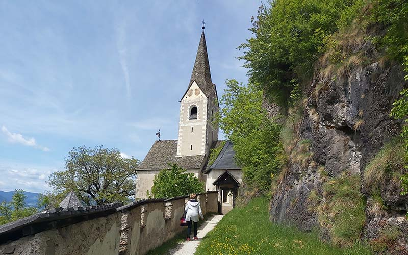 Blick zur Burgkirche