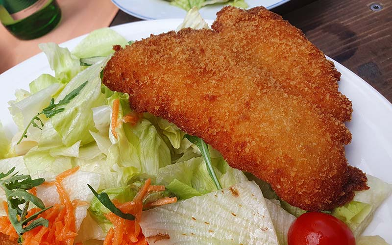 Ebenfalls ausgezeichnet - der Backhendlsalat