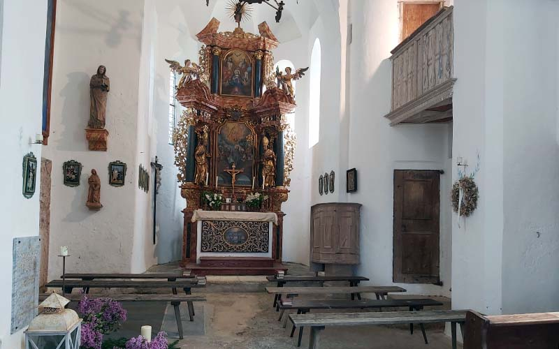 Blick ins Innere der Burgkirche