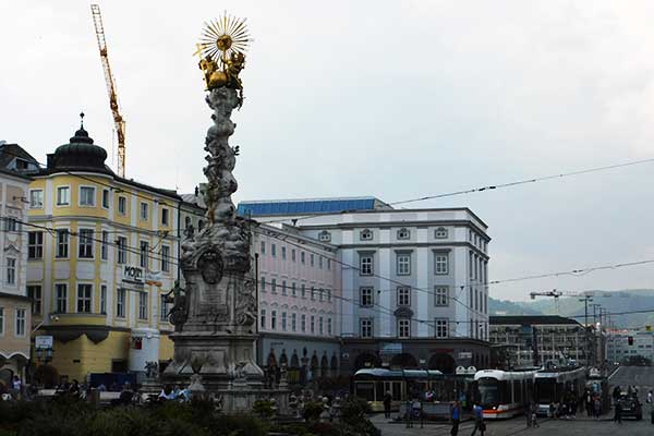Blick auf das Rathaus am Hauptplatz 