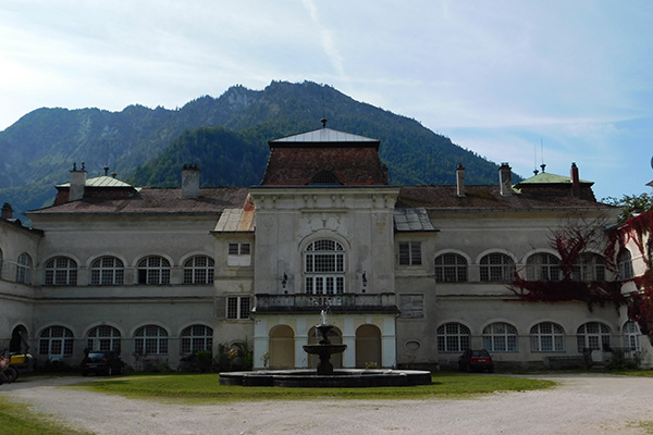 Blick auf Schloss und Ehrenhof 