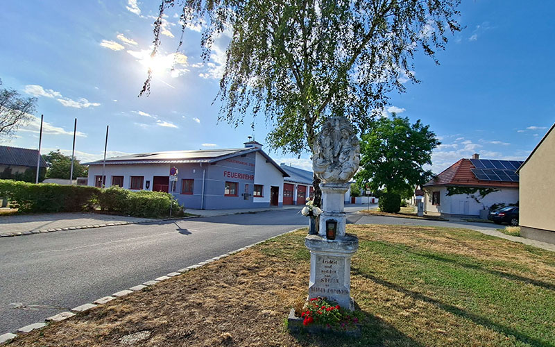 Blick zum neuen Feuerwehrhaus
