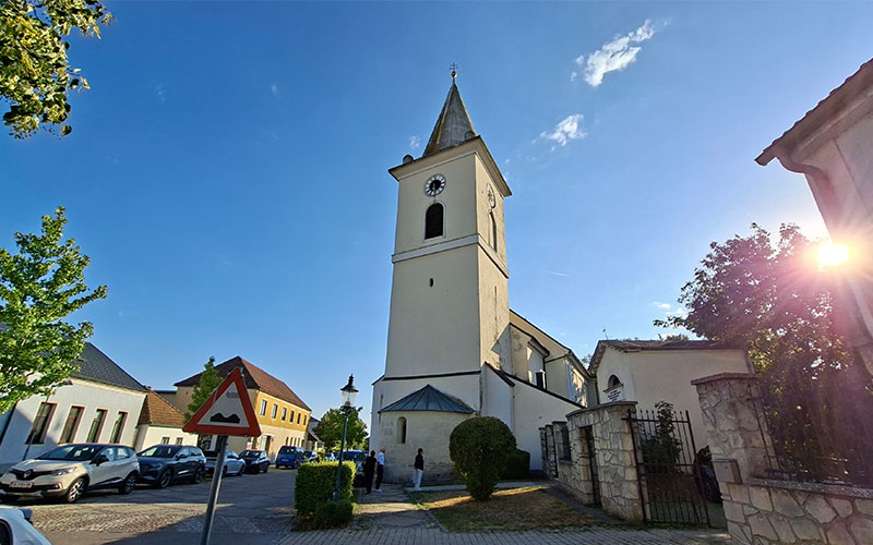 Die Pfarrkirche von Parndorf