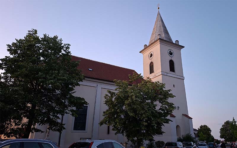 Die Pfarrkiche von Parndorf