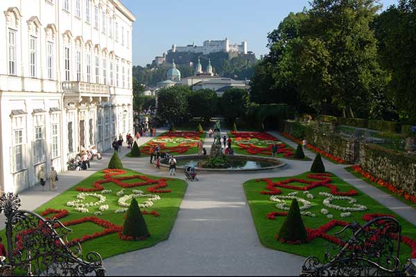 Im Mirabellgarten (Foto © Salzburg Tourismus) 