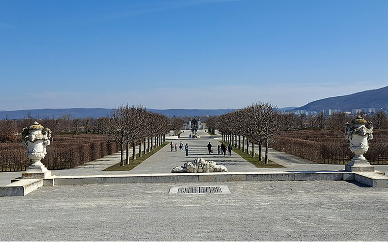 Blick auf die Terrassen des Barockgartens