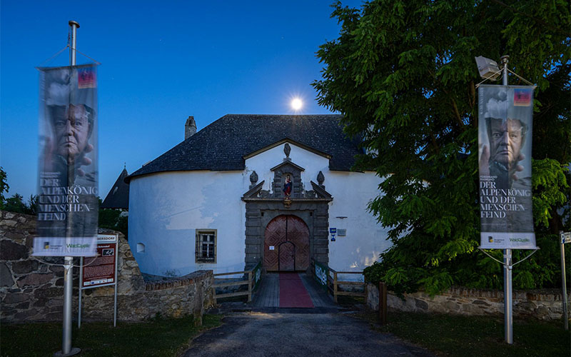 Eingang zu den Schloss-Spielen (Foto © Vogus)
