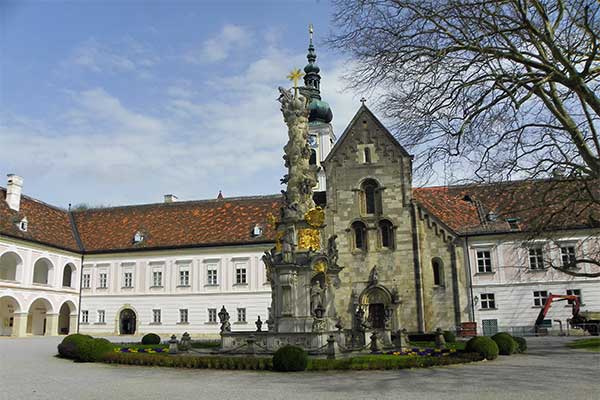 Blick in den Stiftshof von Heiligenkreuz 