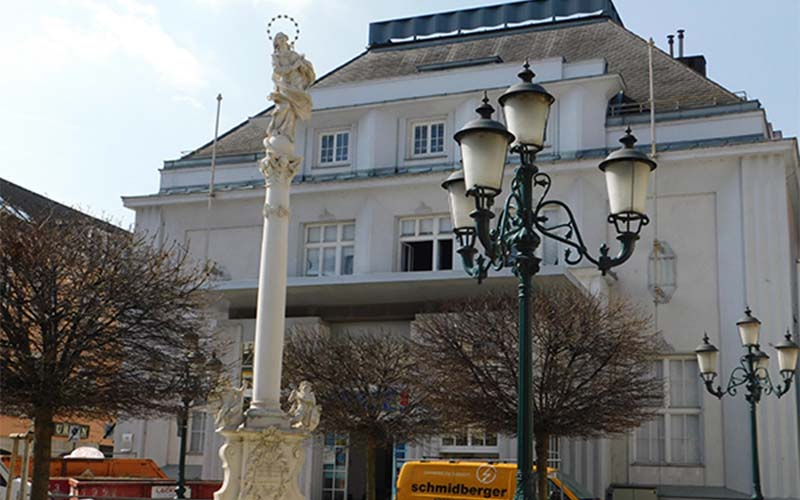 Blick zur Mariensäule am Rathausplatz 