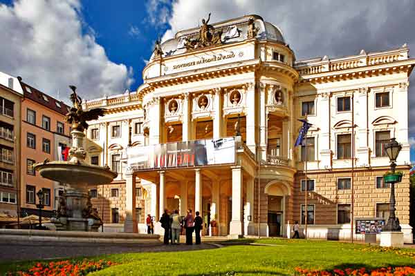Das slowakische Nationaltheater (Foto © Tourismus Region Bratislava)