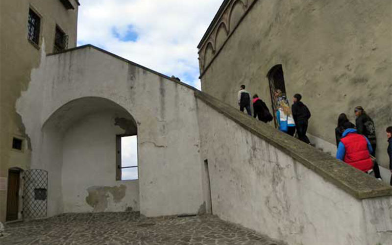 Zur Besichtigung ins Innere der Burg