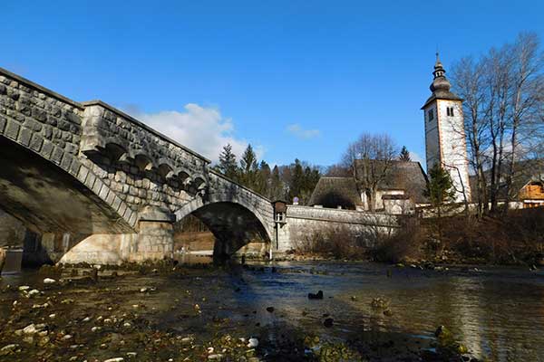 Die Steinbrücke von Ukanc