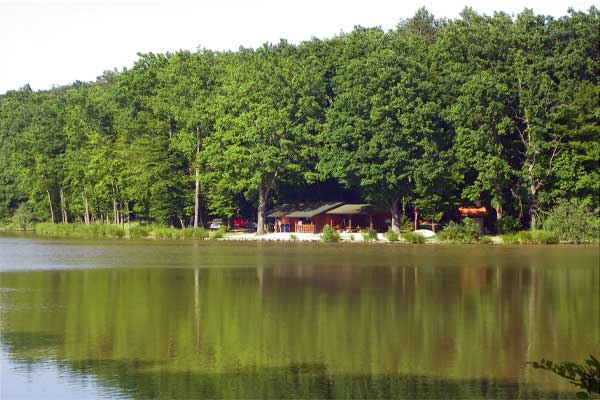 Bukovnica See mit Blick zum Campingplatz