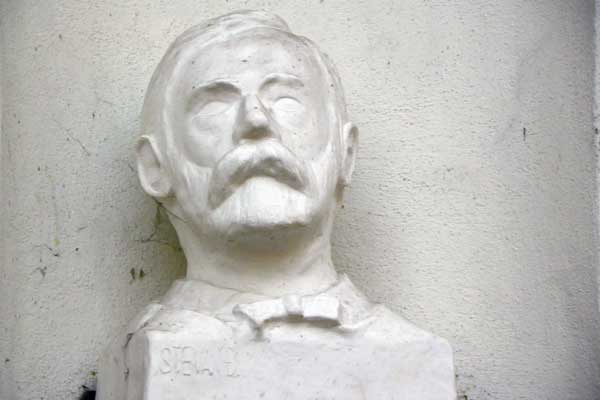 Alfred Nobel Statue