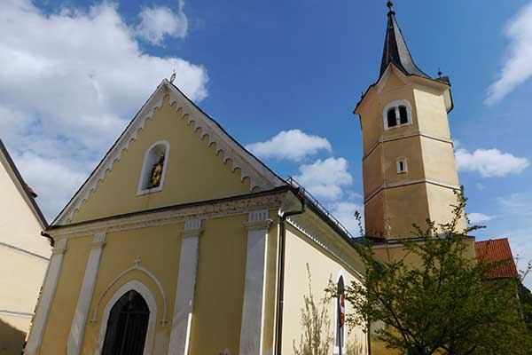 Die Kirche des Heiligen Nikolaus in Kostanjevica na Krki 