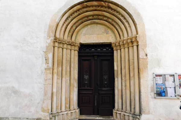 Das Hauptportal der St. Jakobs Kirche 